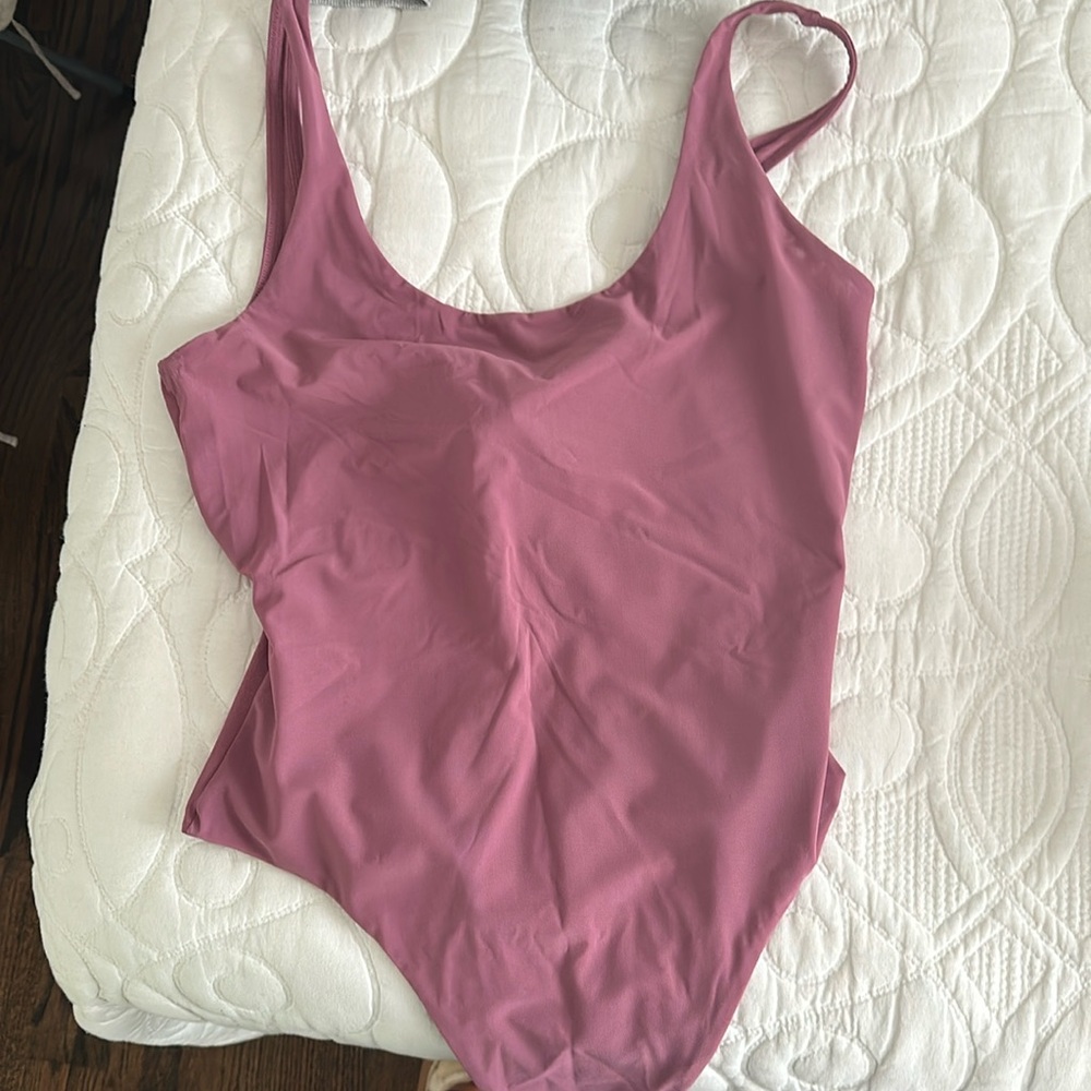 Alo yoga mauve bodysuit small perfect condition